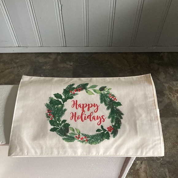 NWT Set of 4- Cream- Happy Holidays- Holly Wreath- Dining Table Placemats 12x18 - Picture 15 of 15